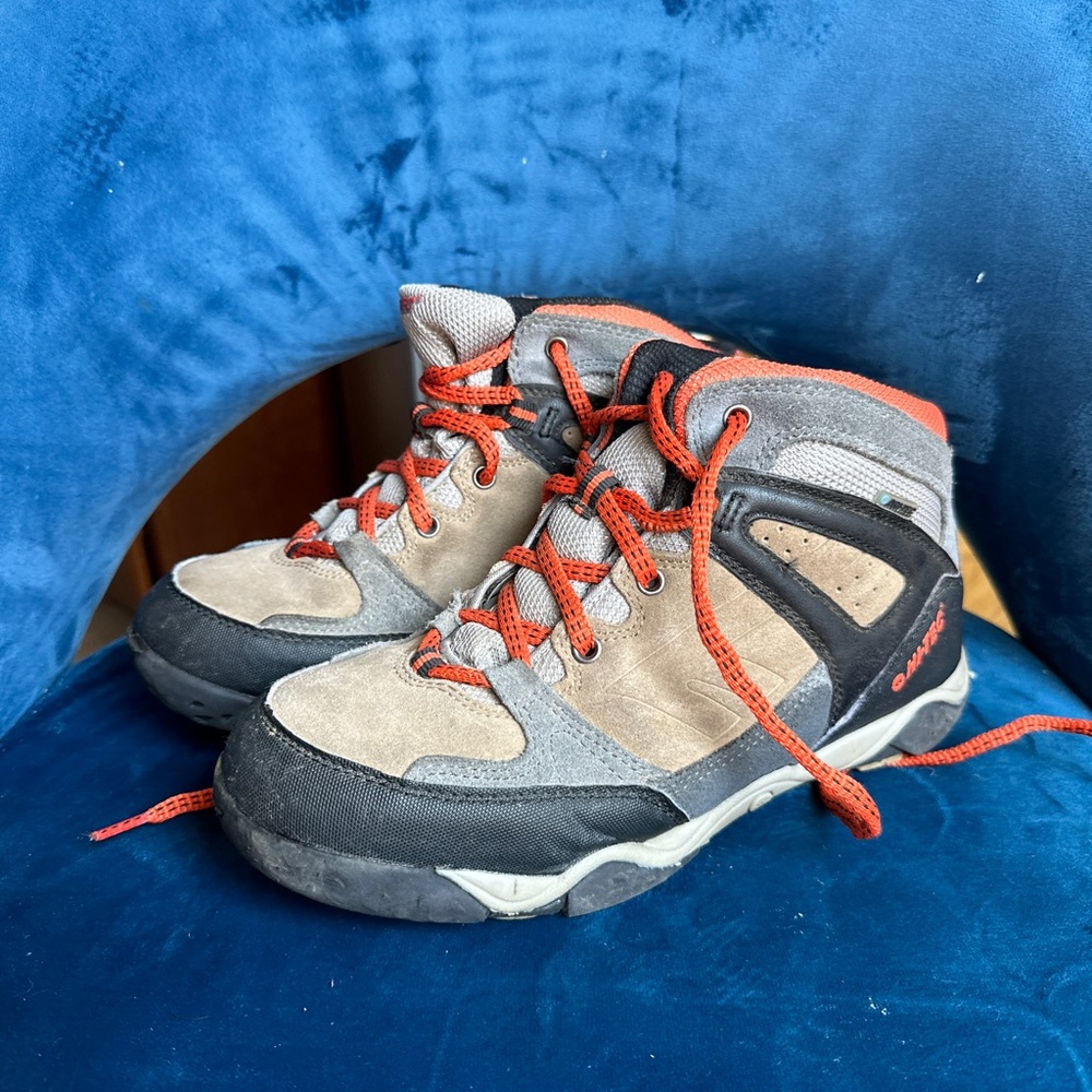 Hi-Tec hiking boots 6.5 / 7 in women’s